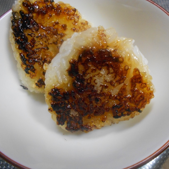 味付け簡単！オリーブオイルで焼いた焼きおにぎり